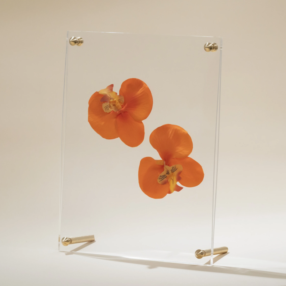Orive Pirinç Ayaklı Pleksi Fotoğraf Çerçevesi 20x26 cm - 1